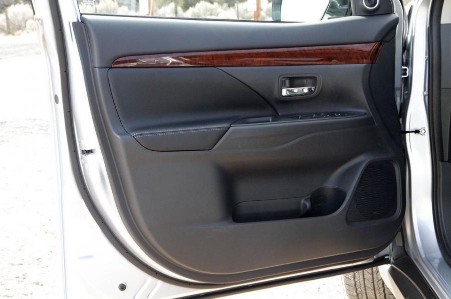  Mitsubishi Outlander 2014 года  (фото 9 из 136)